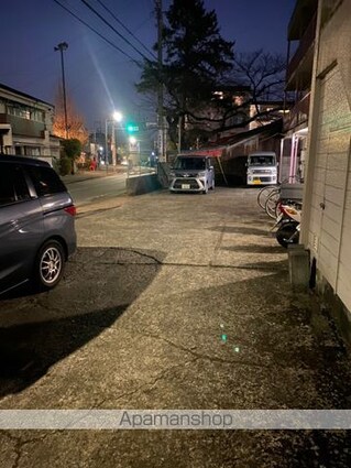 パークコーポラス[2K/31.18m2]の駐車場2