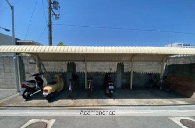 マンション財の外観写真
