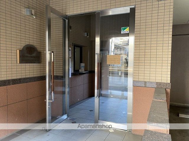 ミリオンステージ西早稲田壱番館の玄関写真