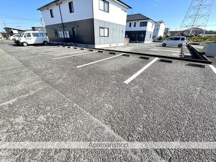 ハピネス高柳　Ｃ棟[3K/50.78m2]の駐車場