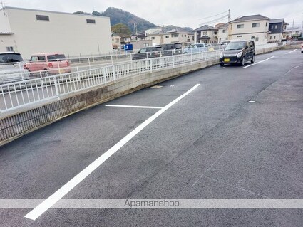 メルベーユ山西[3DK/48.1m2]の駐車場