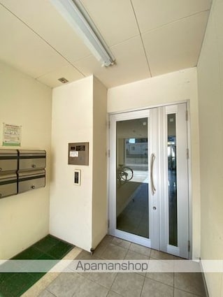秋桜舎[1R/53.56m2]のエントランス