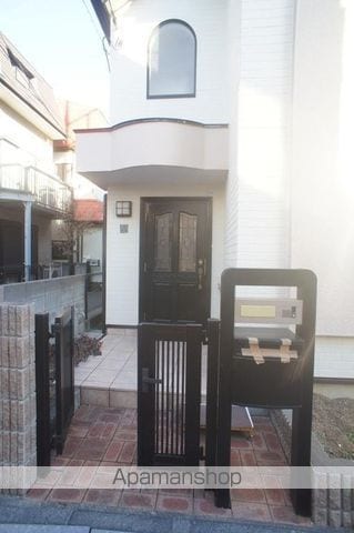 下高井戸戸建の玄関写真