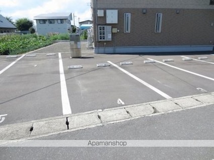 カレント[2LDK/59.46m2]の駐車場