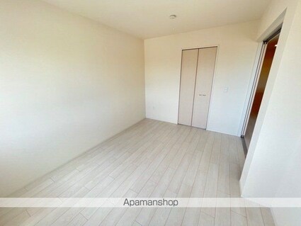 ビックイエロー[2LDK/60m2]の内装3