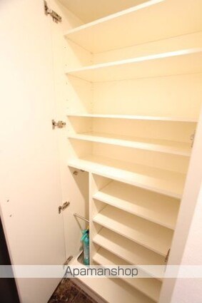 プライムアーバン目白[1R/24.97m2]の玄関