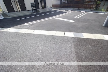 コンフォート　Ｗ棟[1LDK/42.51m2]の駐車場2