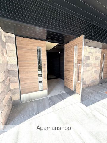 プレリス北巽駅前ラバルスの玄関写真