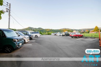 ヴィラクレール[1LDK/56.25m2]の駐車場