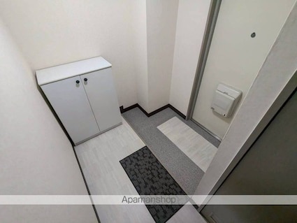 三家第２ビル[1R/41.28m2]の玄関