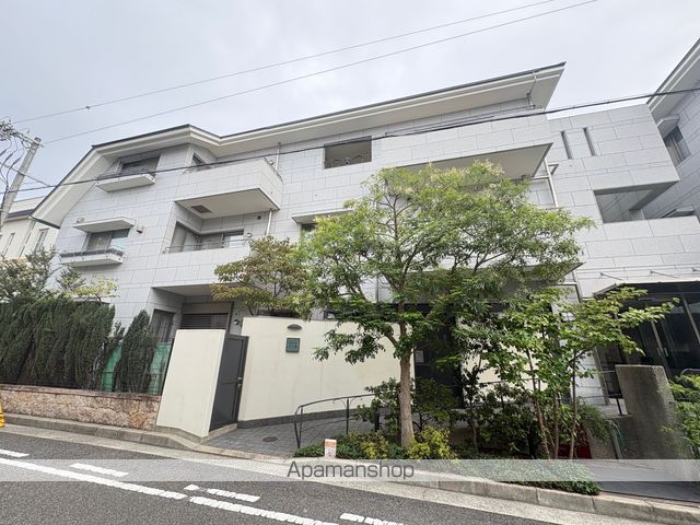 CrossSeason甲子園の外観写真