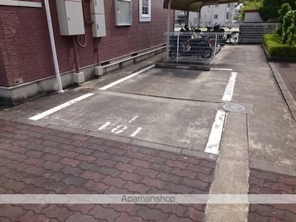 ラヴィーナⅠ[3DK/65.98m2]の駐車場2