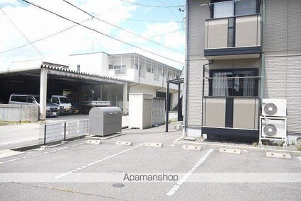 ポート・ヨコヤマ[1K/26.93m2]の駐車場