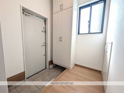 中央五丁目ヴァンベールⅡ[3LDK/78.23m2]の玄関