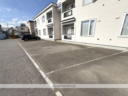 リヴェール桔梗館[2LDK/52.23m2]の駐車場