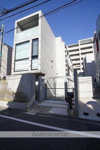 スクエアコート早稲田の玄関写真