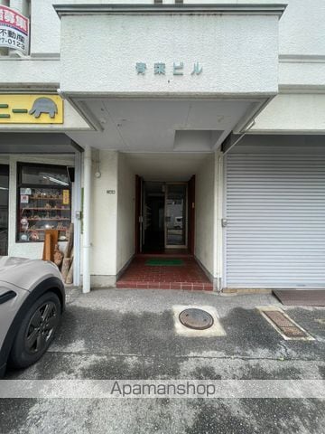 青葉ビルの玄関写真