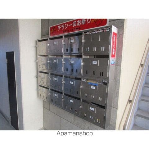 第三秋善ビルの玄関写真