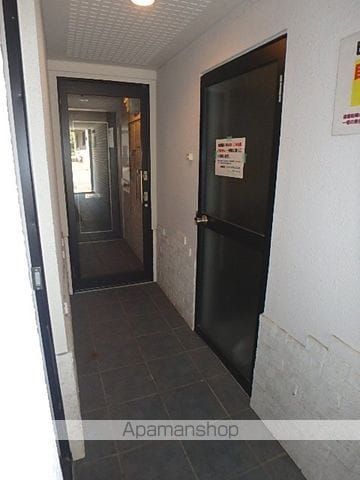 フラットJ白石本通C棟の玄関写真