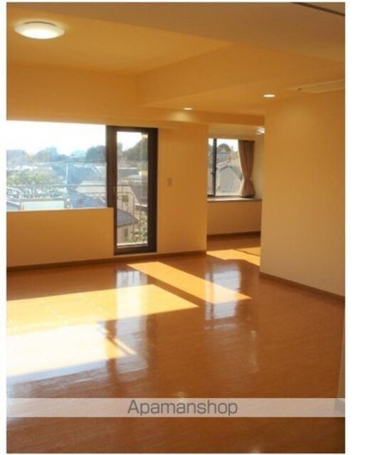 ルート下馬マンション[3LDK/182.96m2]のリビング・居間
