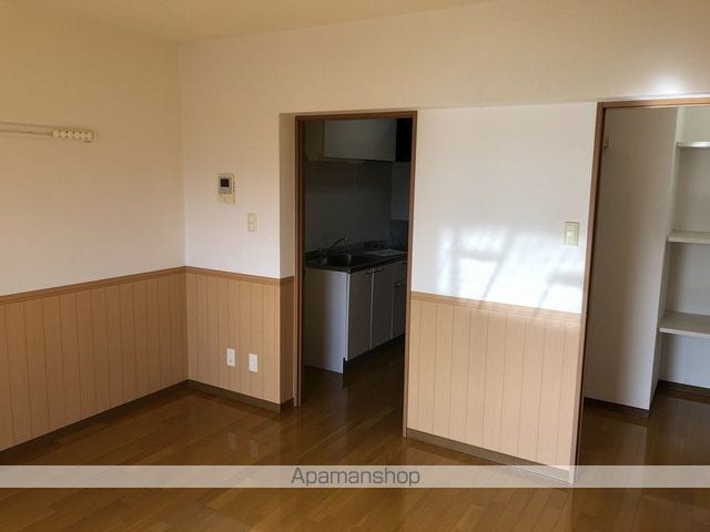 袋井市 3階建 築18年の内装写真