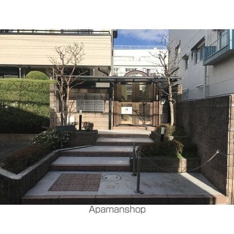 クラールパラシオン目黒東山の玄関写真