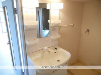 ホワイトコートⅡ[2LDK/52m2]の洗面所