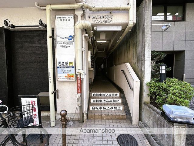 日商岩井袋町マンションの玄関写真