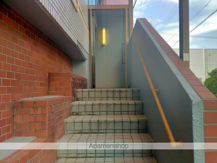 桂ビル[2K/36.78m2]のエントランス