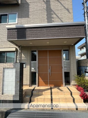 グランドシャーメゾン北花田N棟S棟の玄関写真