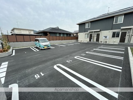 Ｌｅ　Ｌｉｅｎ（ルリアン）[2LDK/62.94m2]の駐車場