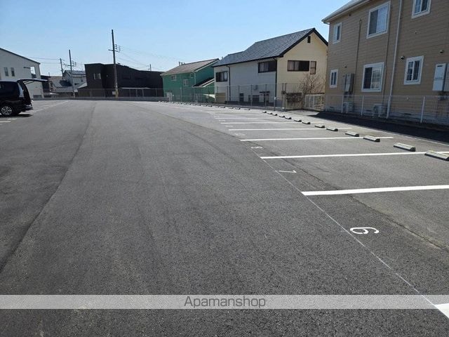 ＬＵＣＲＡＳ[2LDK/51.78m2]の駐車場