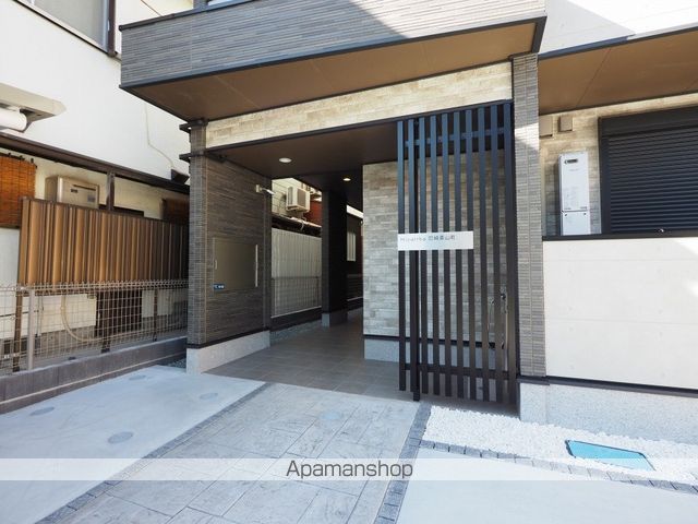 ヒカルサ尼崎栗山町の玄関写真