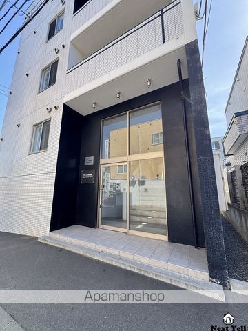 フレンズ本通南の玄関写真