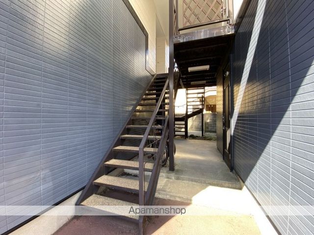 函館市電本線湯川線 堀川町駅 徒歩4分 2階建 築28年の玄関写真