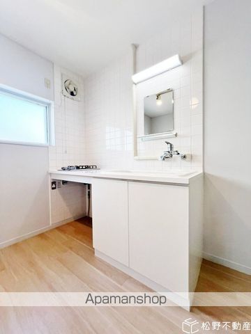 52-3 L-PLOT APARTMENTの内装写真