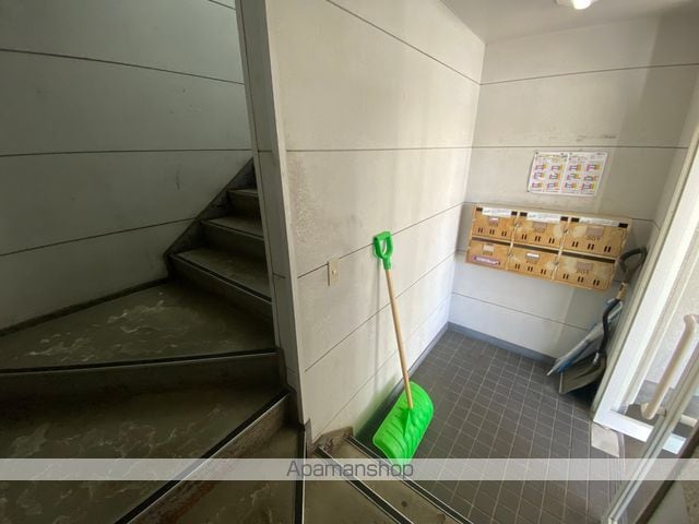 センターインロードビルの玄関写真