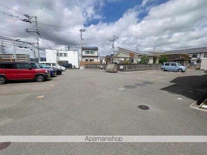 シンフォニーⅦ[2LDK/59.85m2]の駐車場1