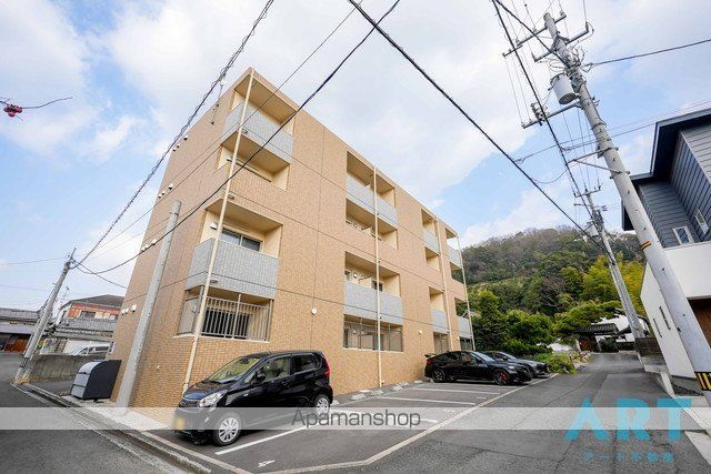 ネスト山越の外観写真
