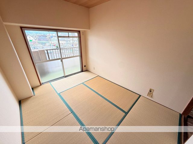 シロハイヌ今米の内装写真