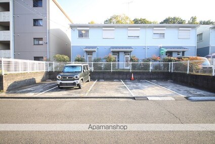 メゾン南大沢Ｂ[2LDK/60.44m2]の駐車場