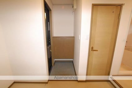 ロイヤルガーデン白狐Ａ棟[2K/48.85m2]の玄関