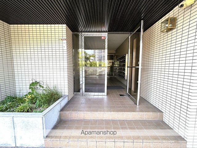 西村ビルの玄関写真