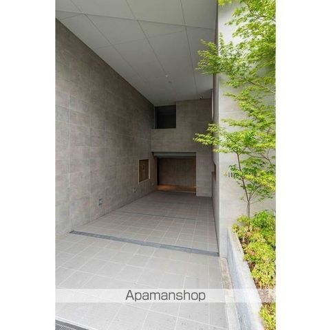 LUMIEC HONCHO WESTの玄関写真