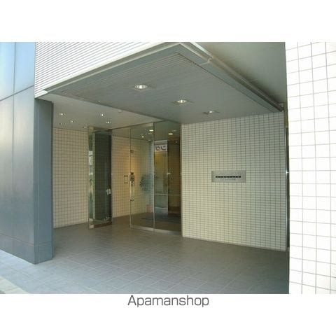 ラクレイス西新の玄関写真