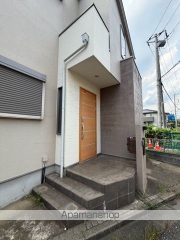 三山1丁目貸家の玄関写真