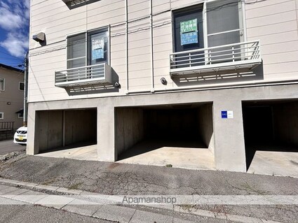 ｓｉｄｅｗａｙｓ美原Ⅱ（旧グランディール美原Ⅱ）[2DK/42.2m2]の駐車場