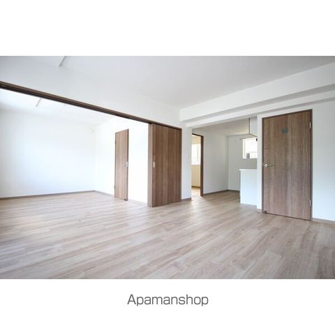 パークカーサ福住の内装写真
