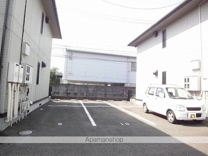 フローラ四月田　Ａ棟[2LDK/56.6m2]の駐車場