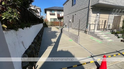 グランシャリオめじろ台[3LDK/73.11m2]の駐車場